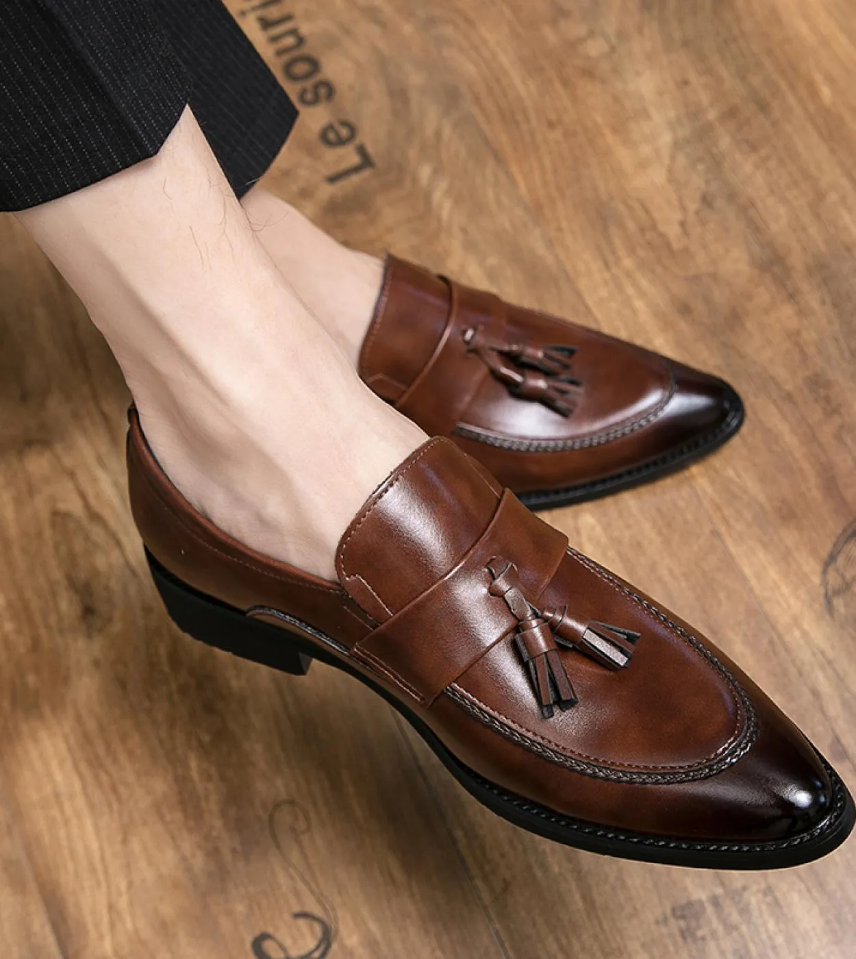 2023 Mocassini primavera e autunno Mens Slip On Business Scarpe casual Scarpe da uomo in pelle nera Scarpe eleganti da uomo di g