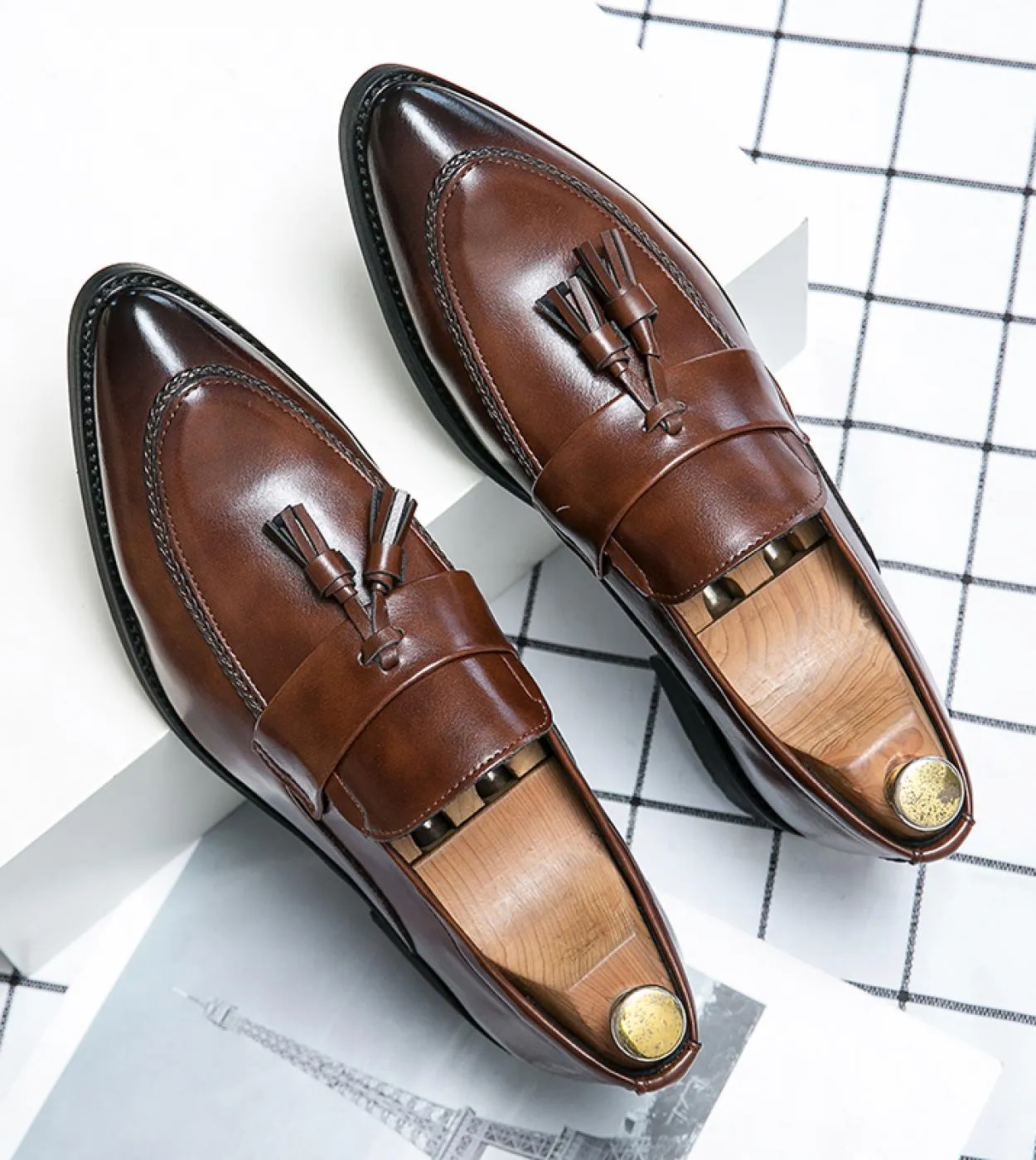 2023 Mocassini primavera e autunno Mens Slip On Business Scarpe casual Scarpe da uomo in pelle nera Scarpe eleganti da uomo di g