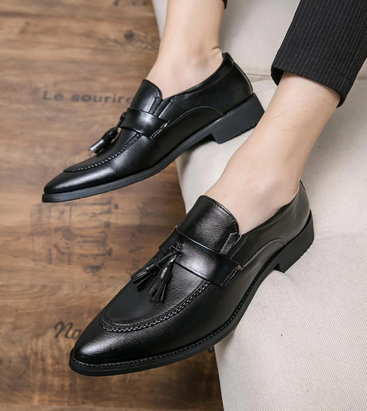 2023 Mocassini primavera e autunno Mens Slip On Business Scarpe casual Scarpe da uomo in pelle nera Scarpe eleganti da uomo di g