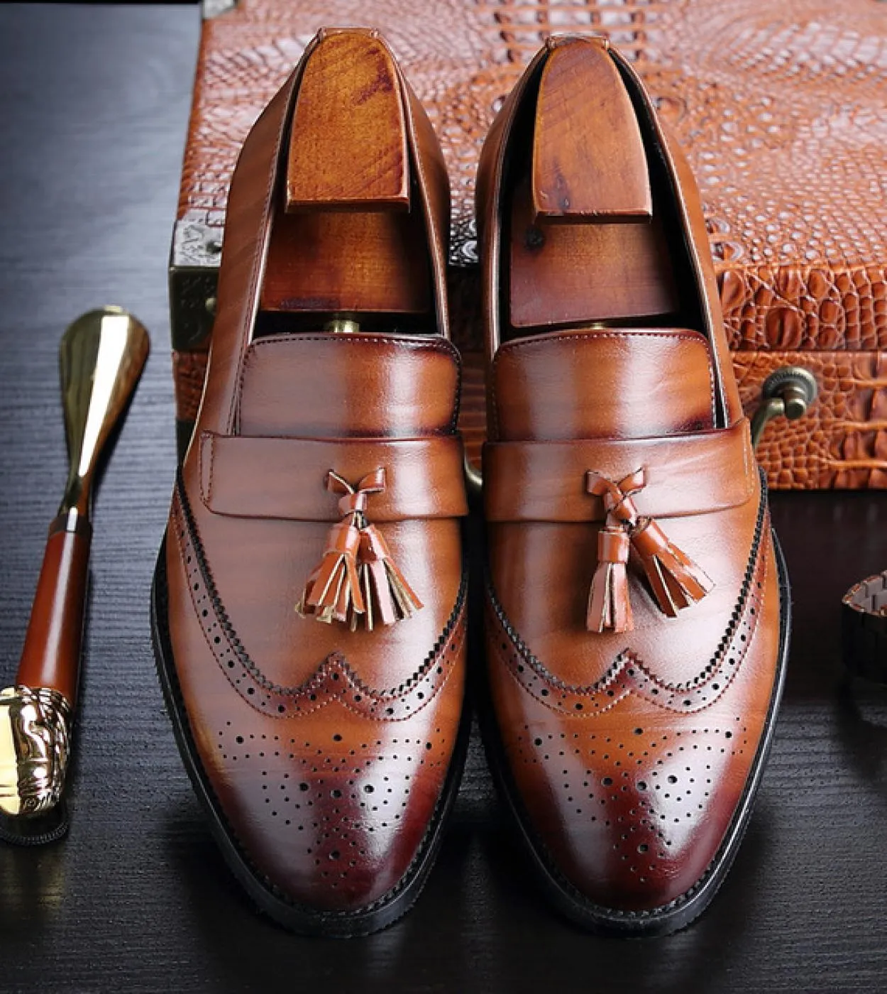 2023 Scarpe eleganti da uomo in pelle verniciata Scarpe da sposa di lusso di alta qualità Mocassini da uomo Moda uomo stile ital