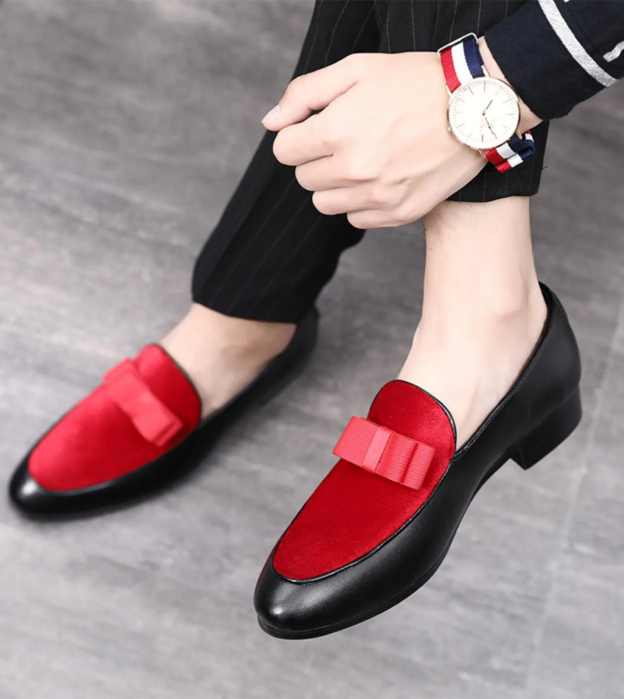 2023 Scarpe eleganti da uomo in pelle verniciata Scarpe da sposa di lusso di alta qualità Mocassini da uomo Moda uomo stile ital