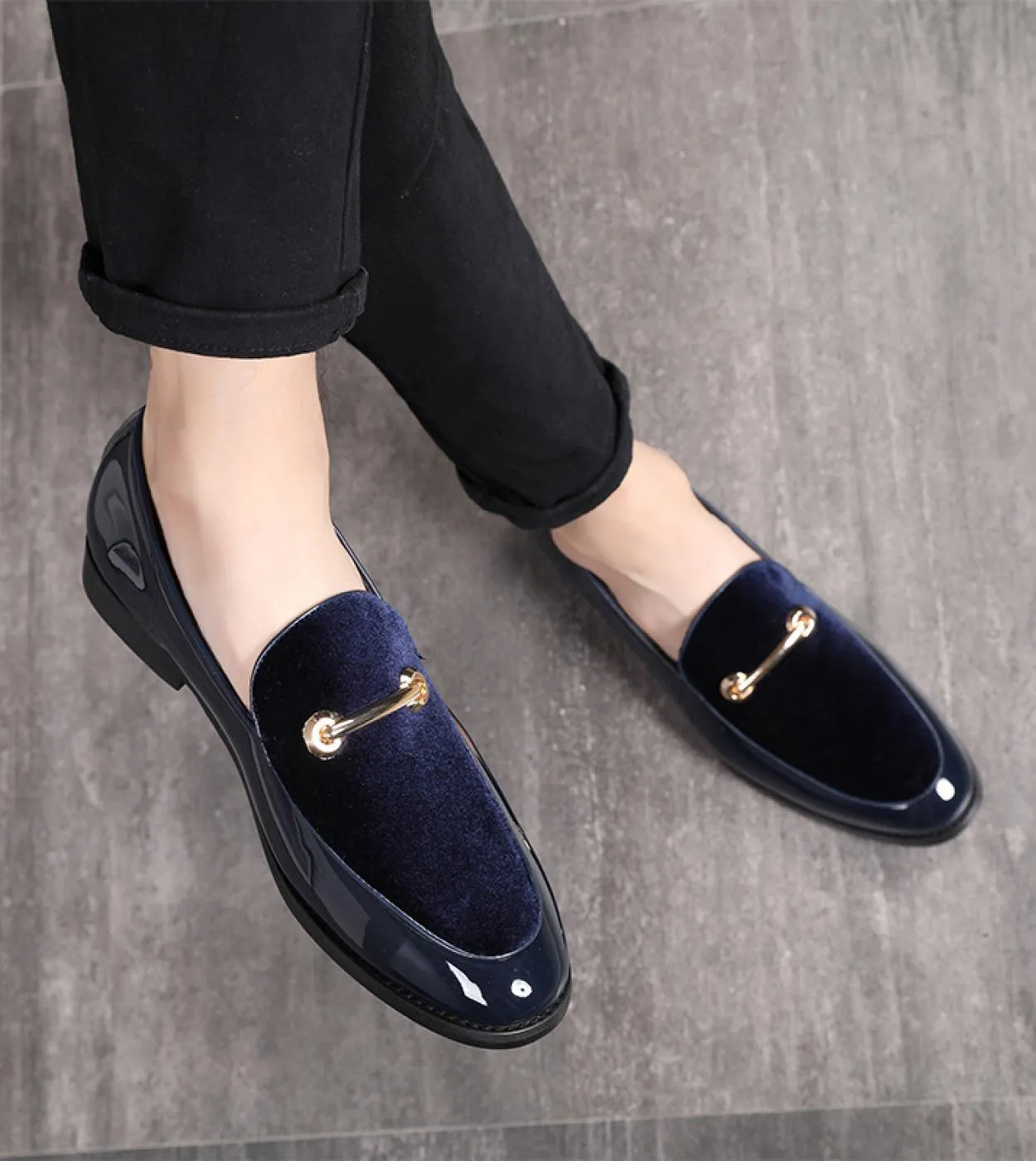 2023 Scarpe eleganti da uomo in pelle verniciata Scarpe da sposa di lusso di alta qualità Mocassini da uomo Moda uomo stile ital