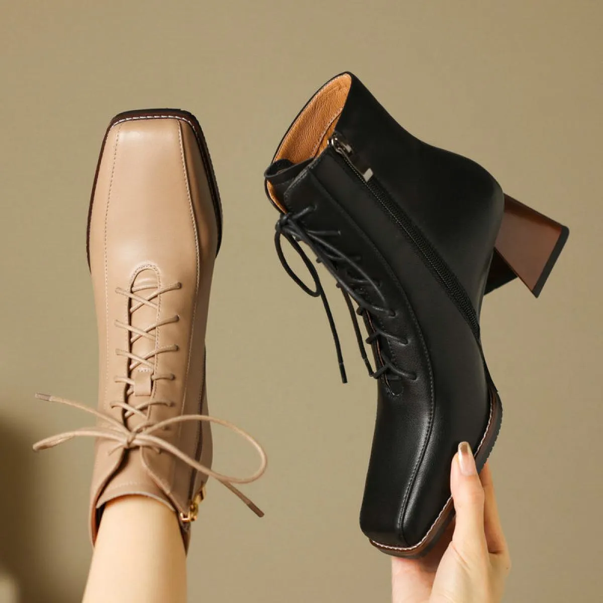 2024 Autunno Inverno Tacchi alti Stivaletti in vera pelle Concisa Scarpe da donna Lace Up Punta quadrata Stivaletti Taglia 34 40