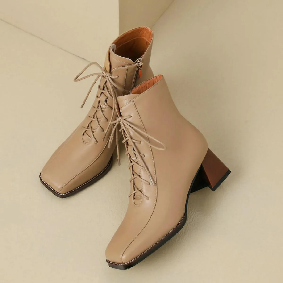 2024 Autunno Inverno Tacchi alti Stivaletti in vera pelle Concisa Scarpe da donna Lace Up Punta quadrata Stivaletti Taglia 34 40