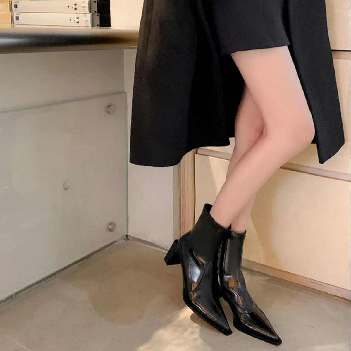 2024 Stivaletti corti con tacco alto a punta da donna Stivaletti comodi alla moda Stivali da donna con tacco spesso firmati autu