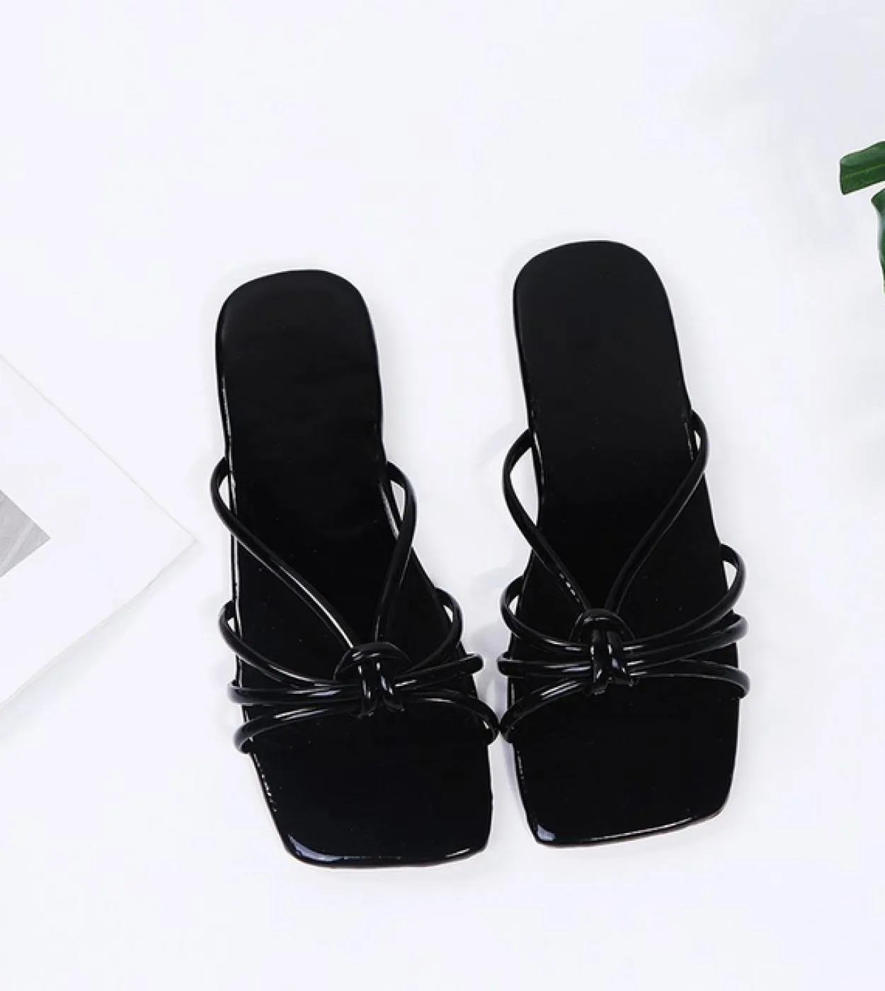 3.543 Iarde Scarpe da donna taglie forti Piedi Pantofole piatte estive da donna Tacco basso Sandali e pantofole casual con una p