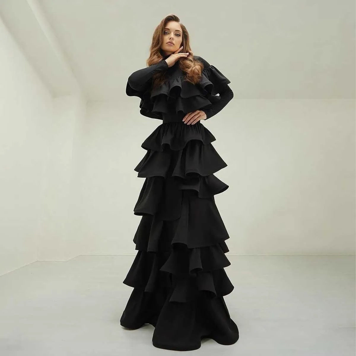 Abiti da ballo maxi a strati neri chic 2024 Abiti da festa formali a maniche lunghe elasticizzati personalizzati Collo alto da s
