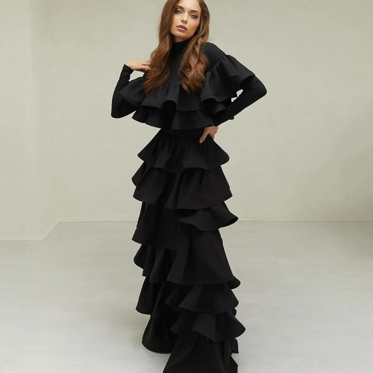Abiti da ballo maxi a strati neri chic 2024 Abiti da festa formali a maniche lunghe elasticizzati personalizzati Collo alto da s