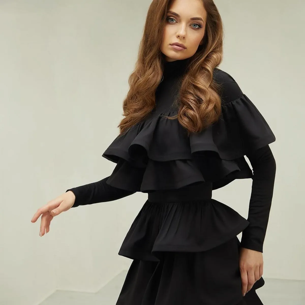 Abiti da ballo maxi a strati neri chic 2024 Abiti da festa formali a maniche lunghe elasticizzati personalizzati Collo alto da s