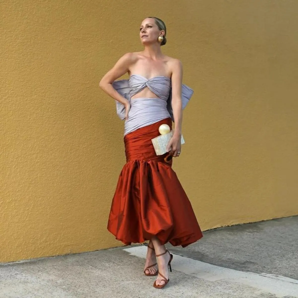 Abiti da festa senza spalline in abito da ballo senza spalline di colore misto alla moda con grande fiocco a sirena 2 colori abi