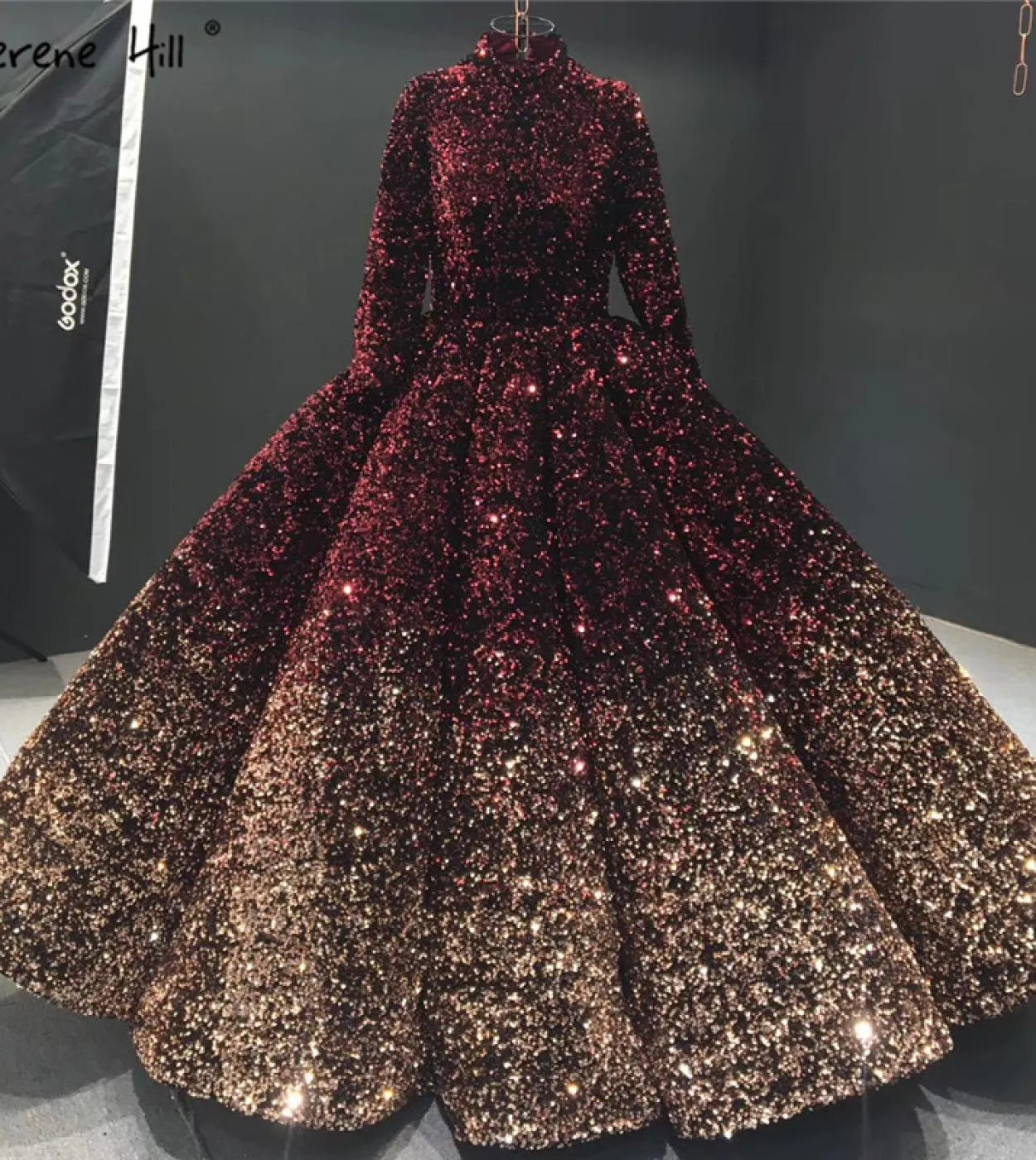 Abiti da sposa in oro rosso vino a cambiamento graduale Abiti da sposa di lusso con paillettes a collo alto Serene Hill Ha2153 C