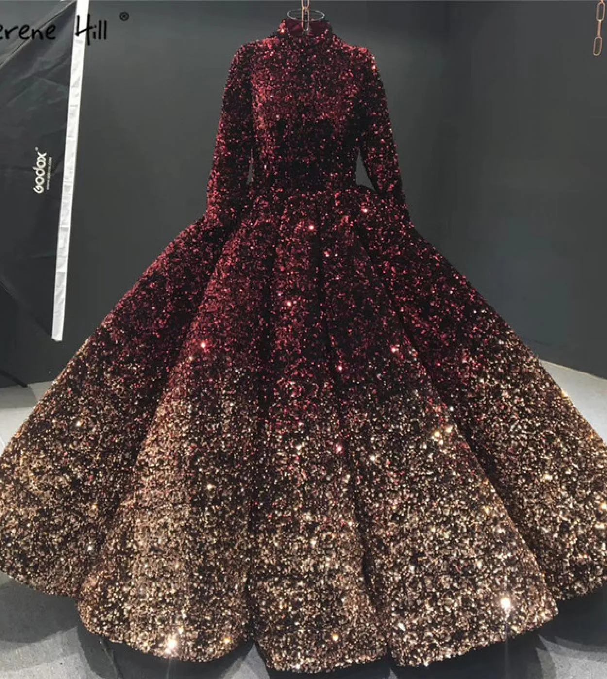 Abiti da sposa in oro rosso vino a cambiamento graduale Abiti da sposa di lusso con paillettes a collo alto Serene Hill Ha2153 C