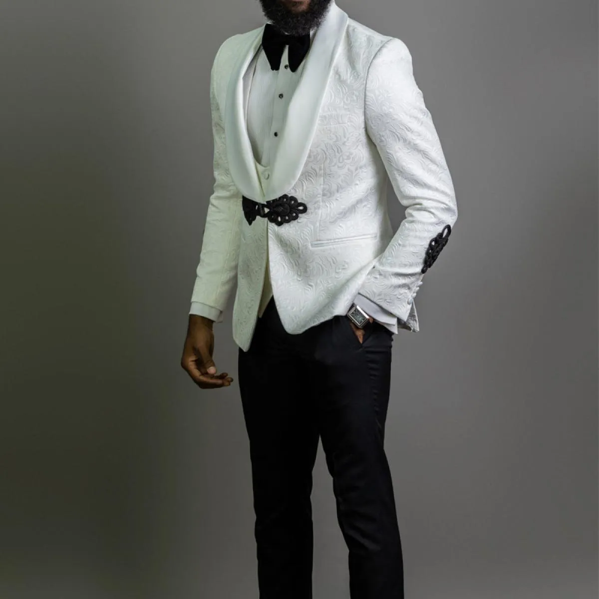 Abiti da uomo da uomo con motivo floreale bianco con pantaloni neri 3 pezzi Smoking da sposo slim fit scialle con risvolto Jack