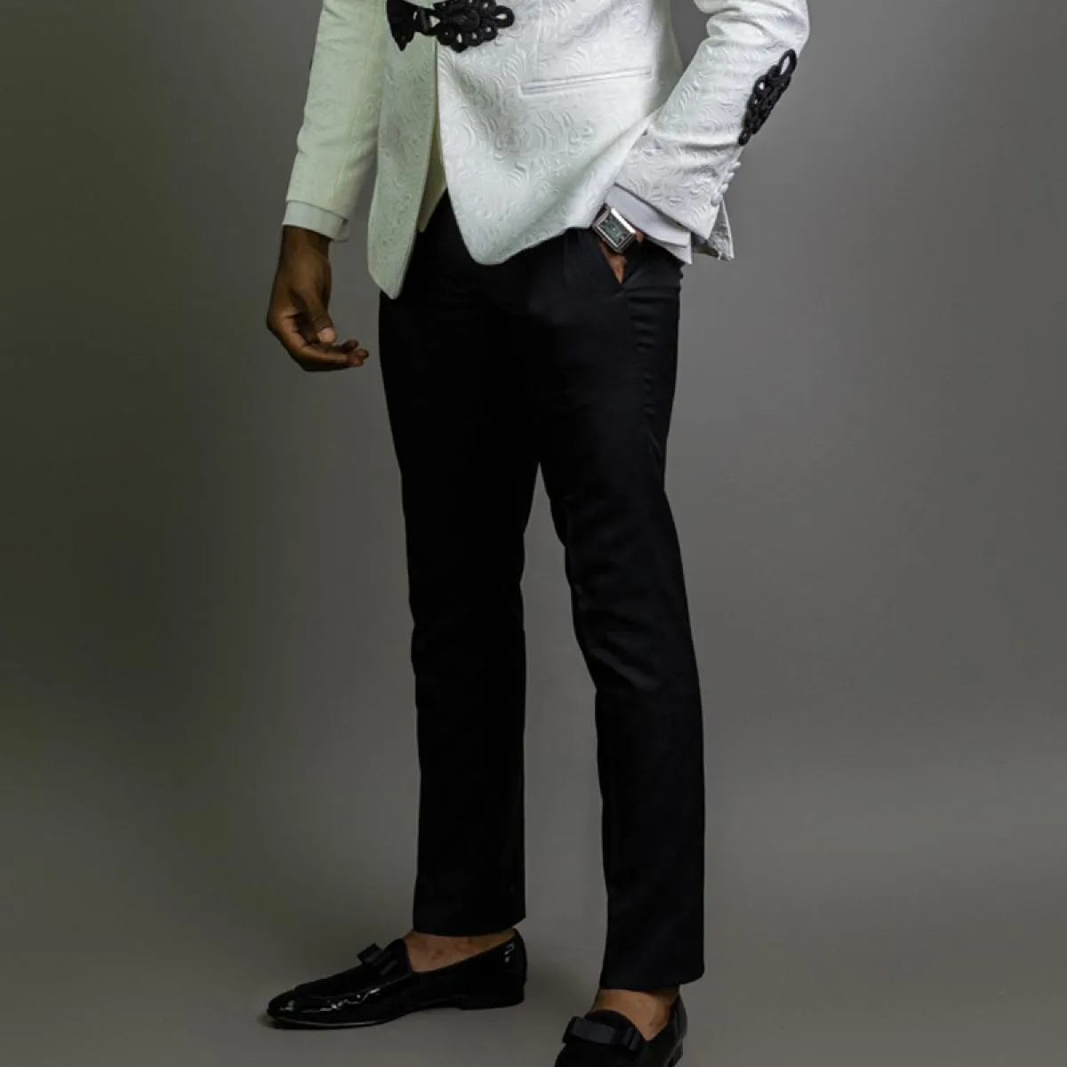 Abiti da uomo da uomo con motivo floreale bianco con pantaloni neri 3 pezzi Smoking da sposo slim fit scialle con risvolto Jack
