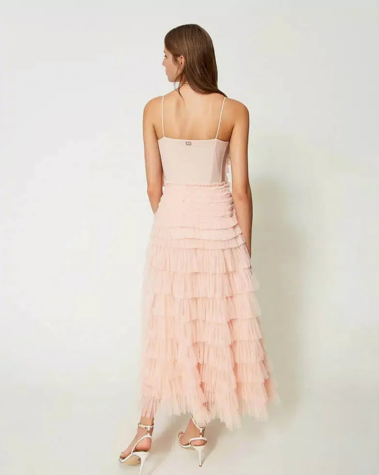 Abito rosa lungo a volant sovrapposti in tulle con spalline sottili