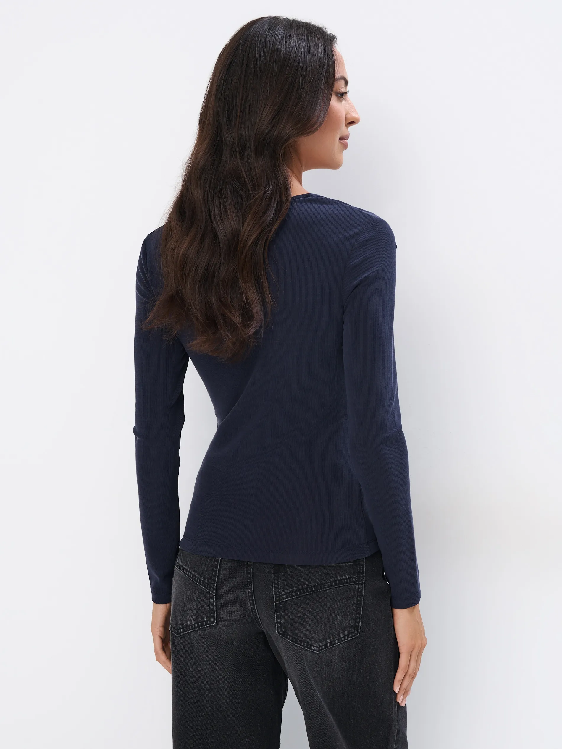 Blusa con scollo pentagonale