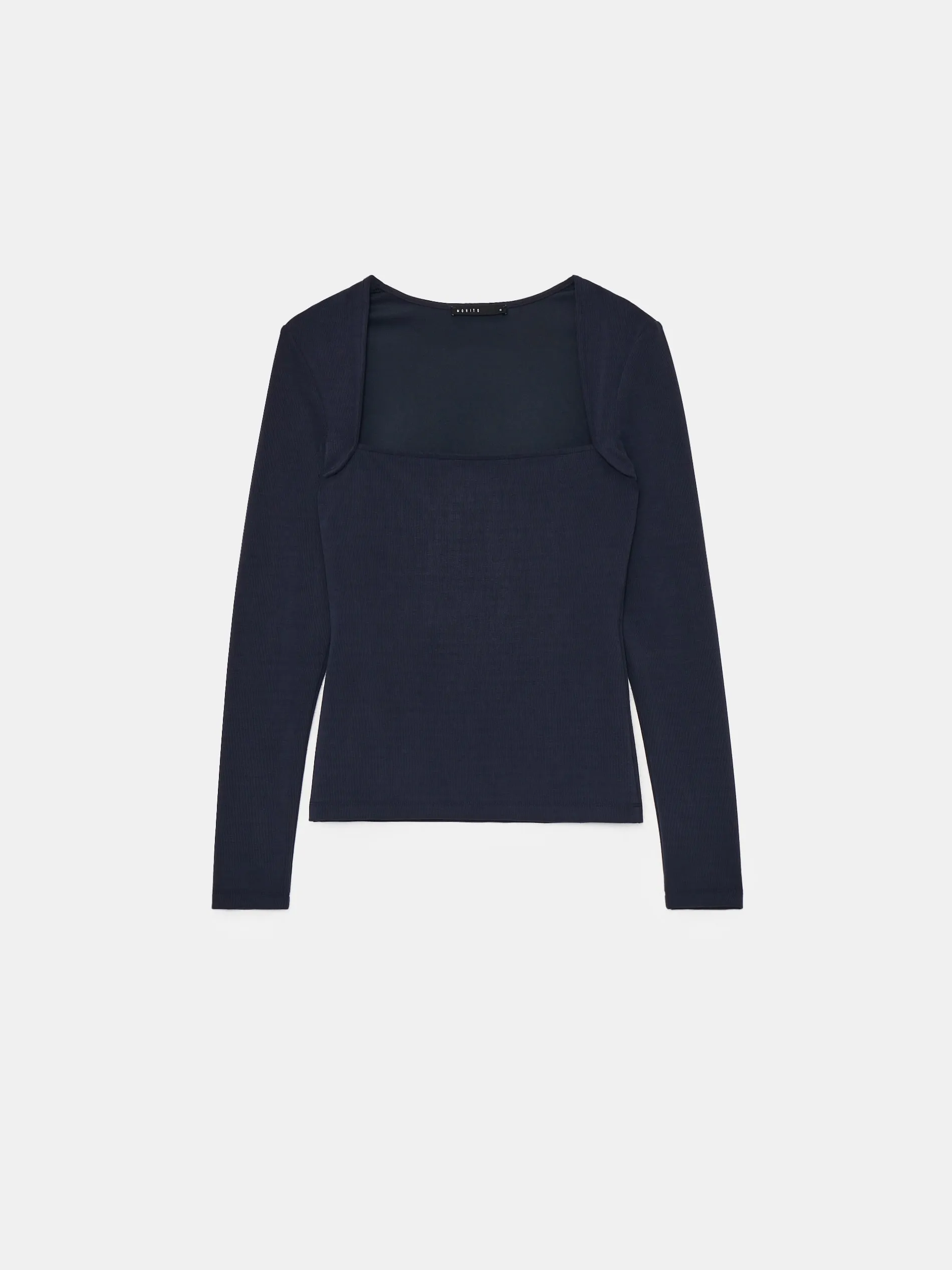 Blusa con scollo pentagonale