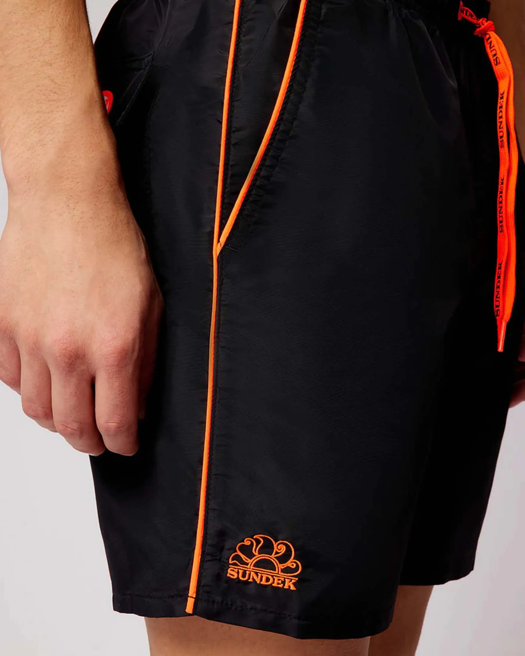 Boxer mare nero con piping arancione