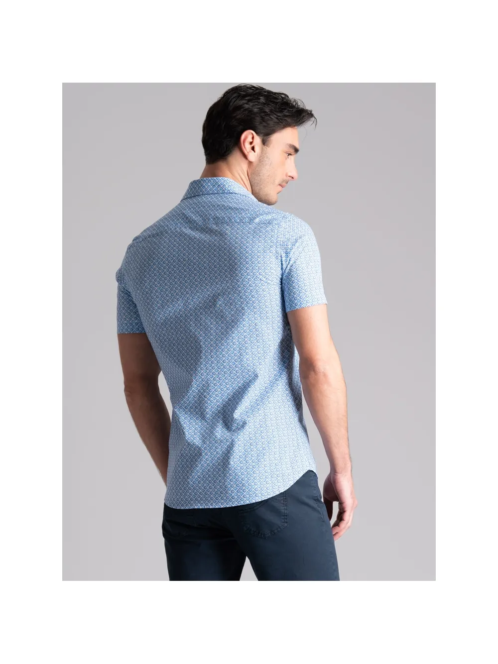 Camicia uomo a fiori mezza manica collo semi francese