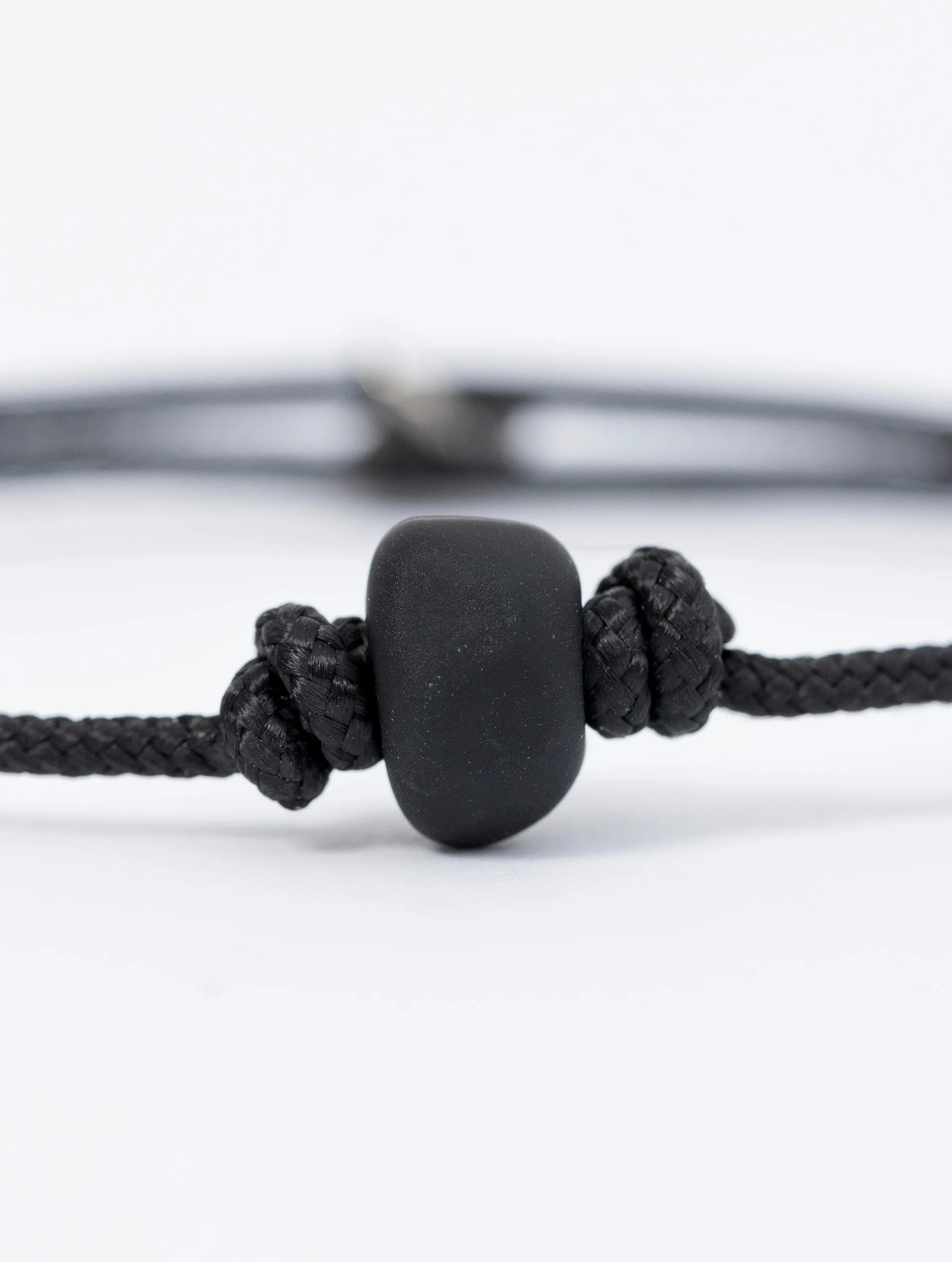 DOPPIO BRACCIALE NERO CON PIETRE