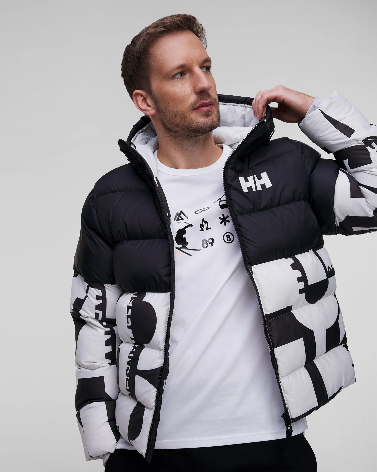 Giacca bianco-nera imbottita da uomo Helly Hansen Active Puffy 53523-823