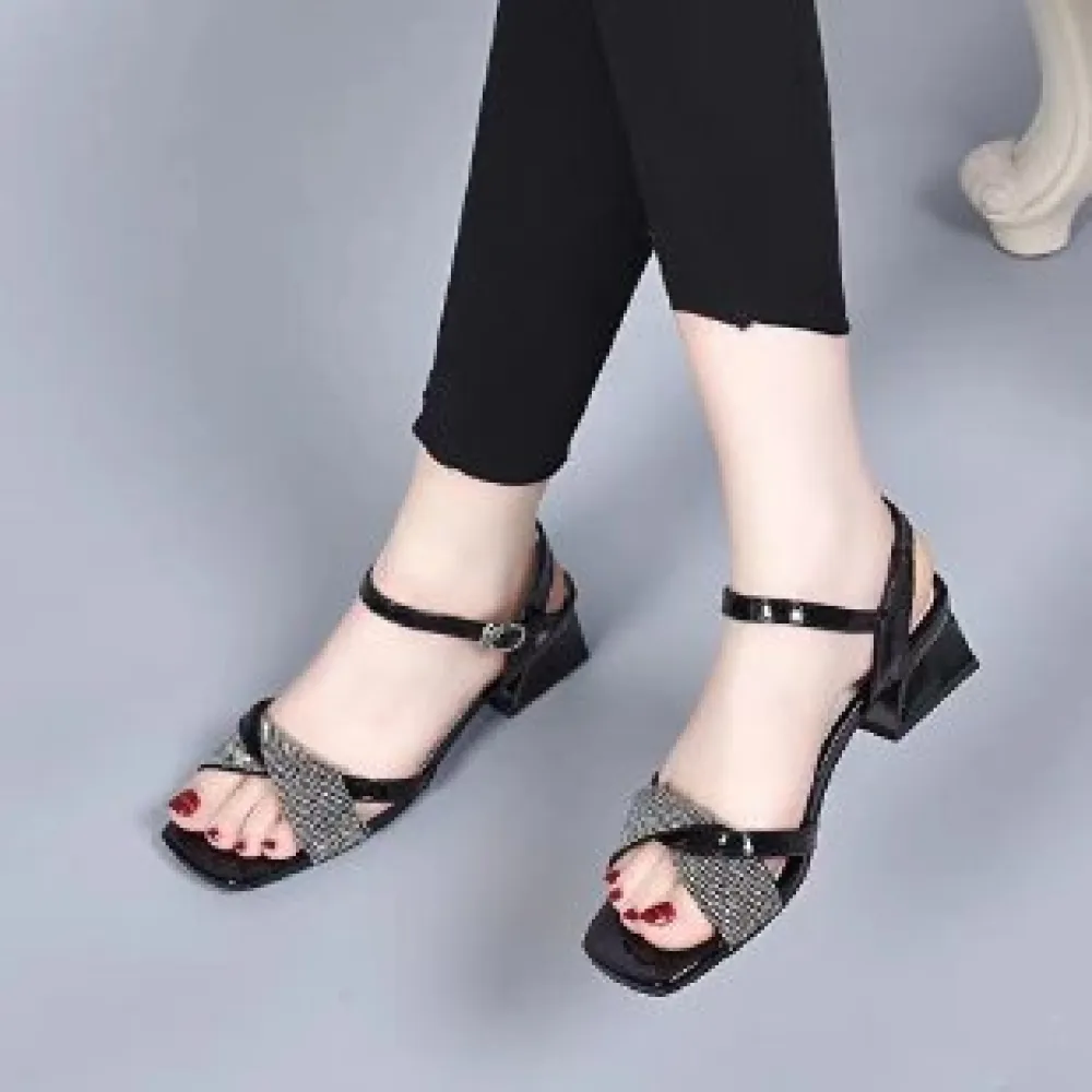 Indossare sandali open-toe con strass 2024 Estate nuovo stile tacco medio spesso sandali con tacco basso con cinturino per le do