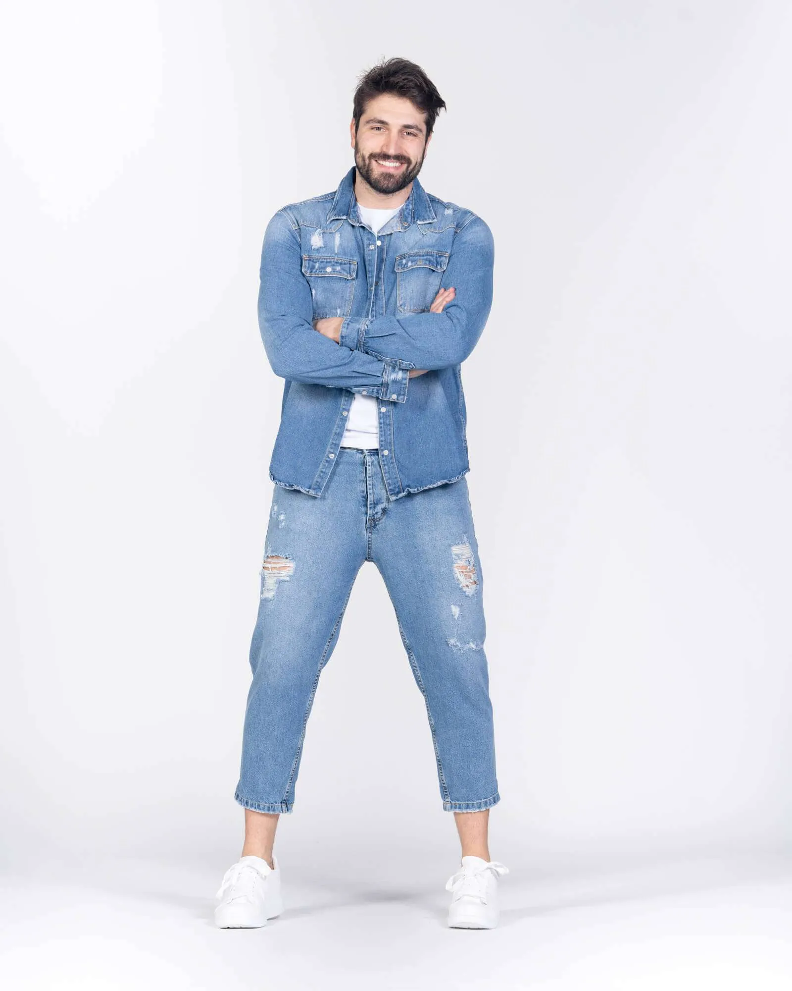 Jeans largo con strappi