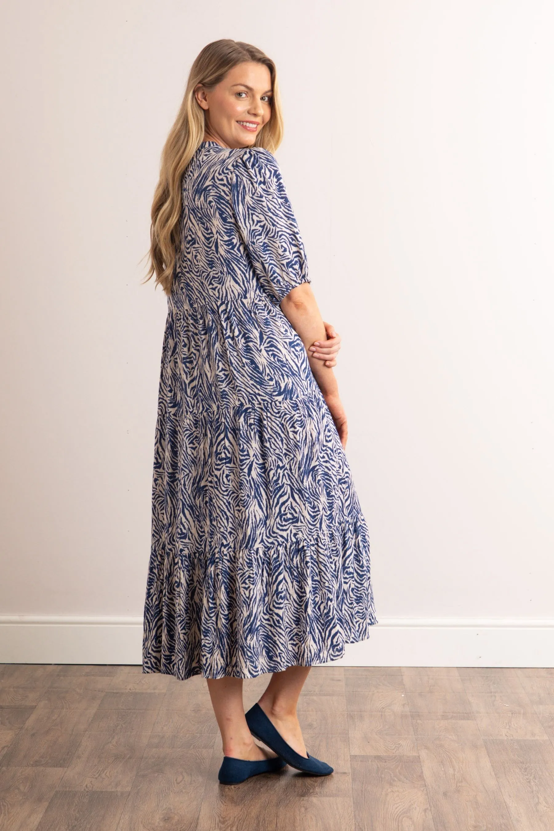 Lakeland Leather Clothing - Serena - Abito Animal Stampa midi con bottoni e scollo a V
