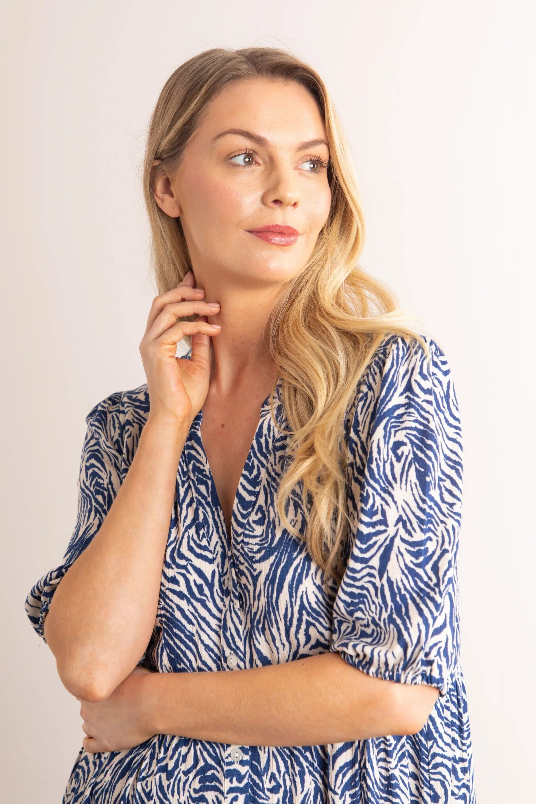 Lakeland Leather Clothing - Serena - Abito Animal Stampa midi con bottoni e scollo a V