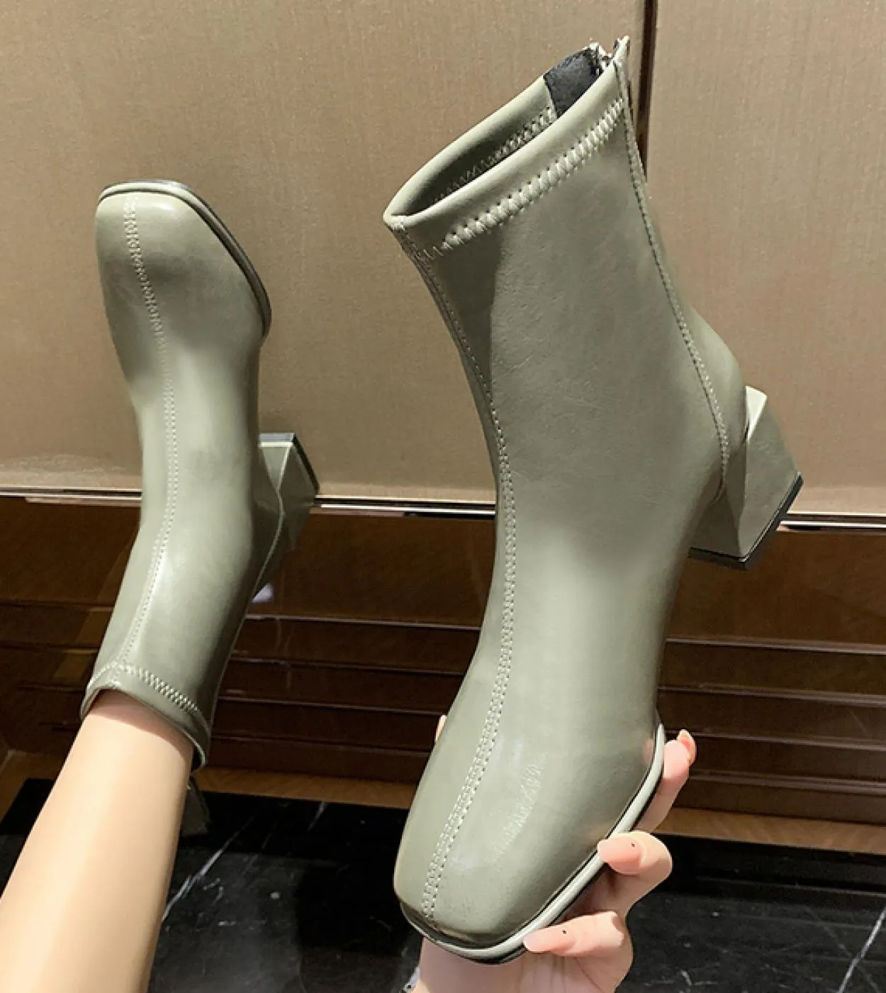 Luxury Brand Donna Beige 7cm Block Stivaletti con tacco alto Stivaletti invernali da donna con punta quadrata Boo corto di alta