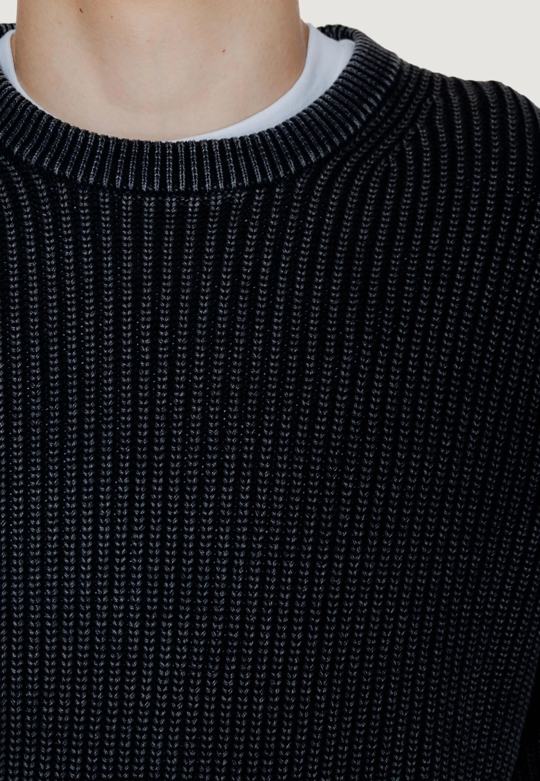 Maglione Guess DELMAR CN LS WASHED RIBBED Nero