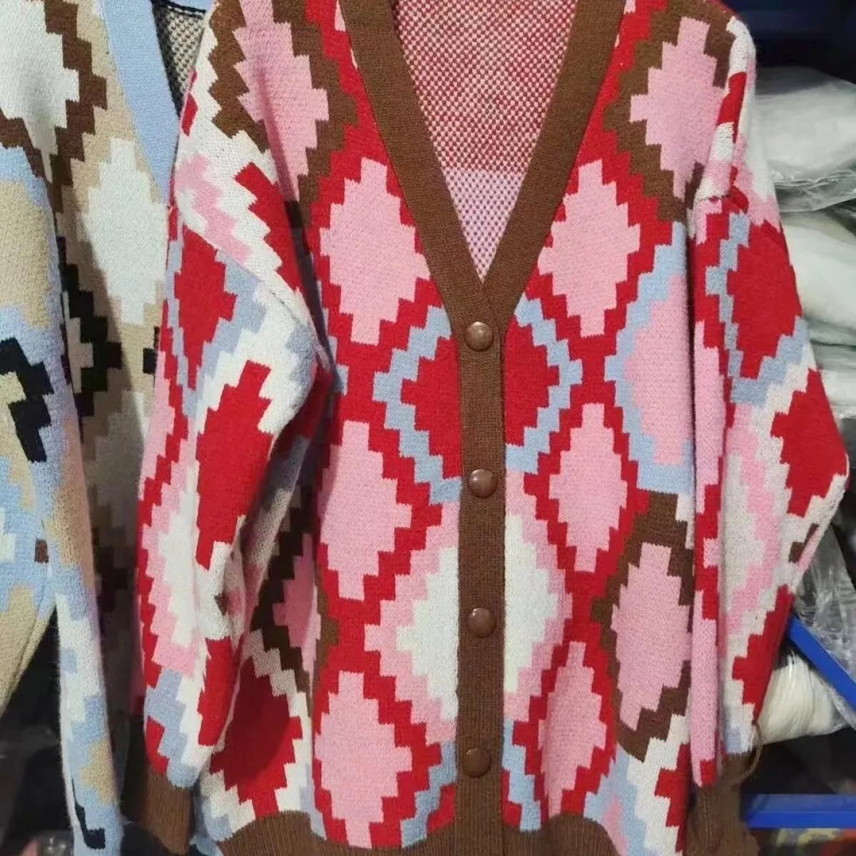 Maglioni Autunno Inverno Nuovo maglione jacquard a losanghe a contrasto di colore Cappotto cardigan in maglia allentata Maglione