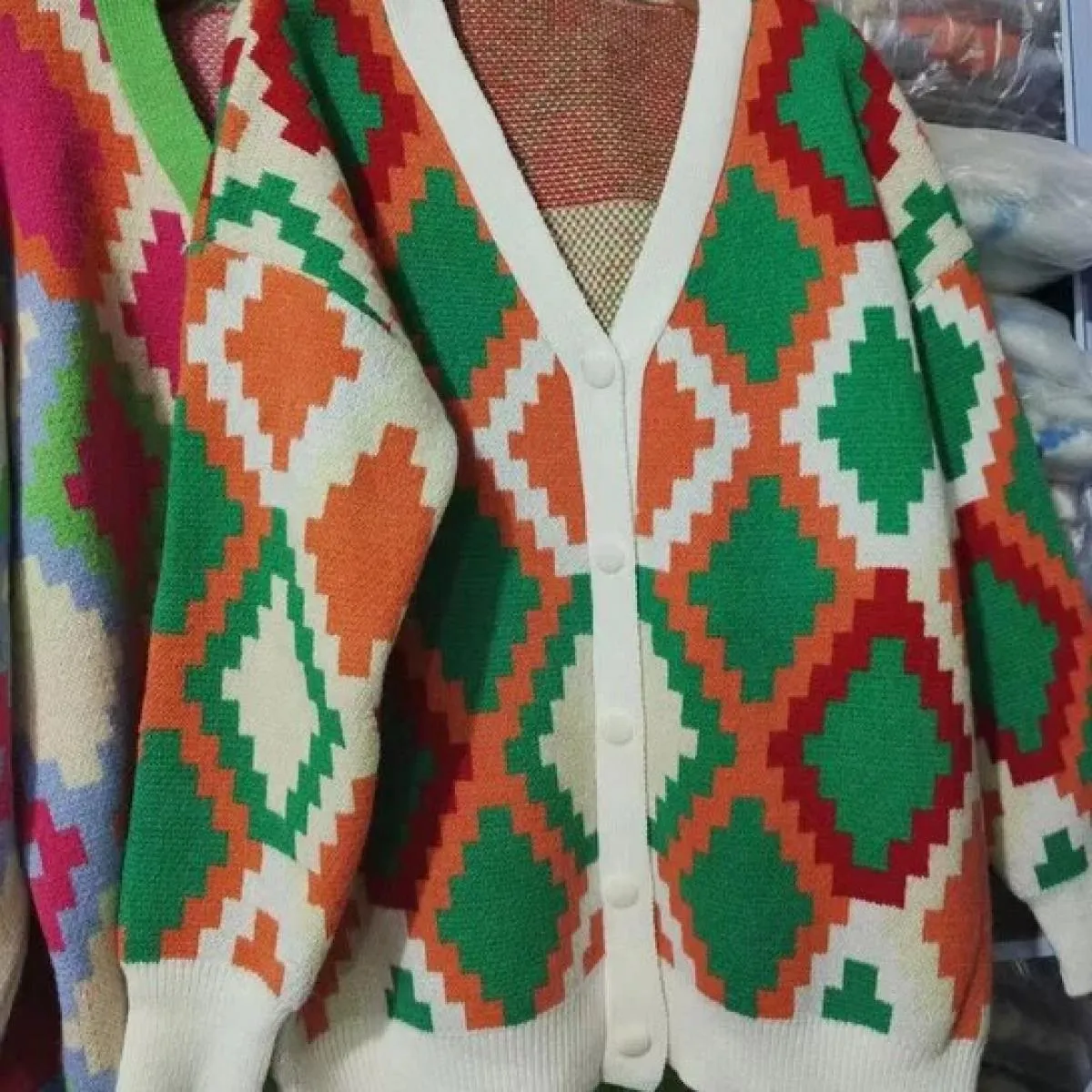 Maglioni Autunno Inverno Nuovo maglione jacquard a losanghe a contrasto di colore Cappotto cardigan in maglia allentata Maglione