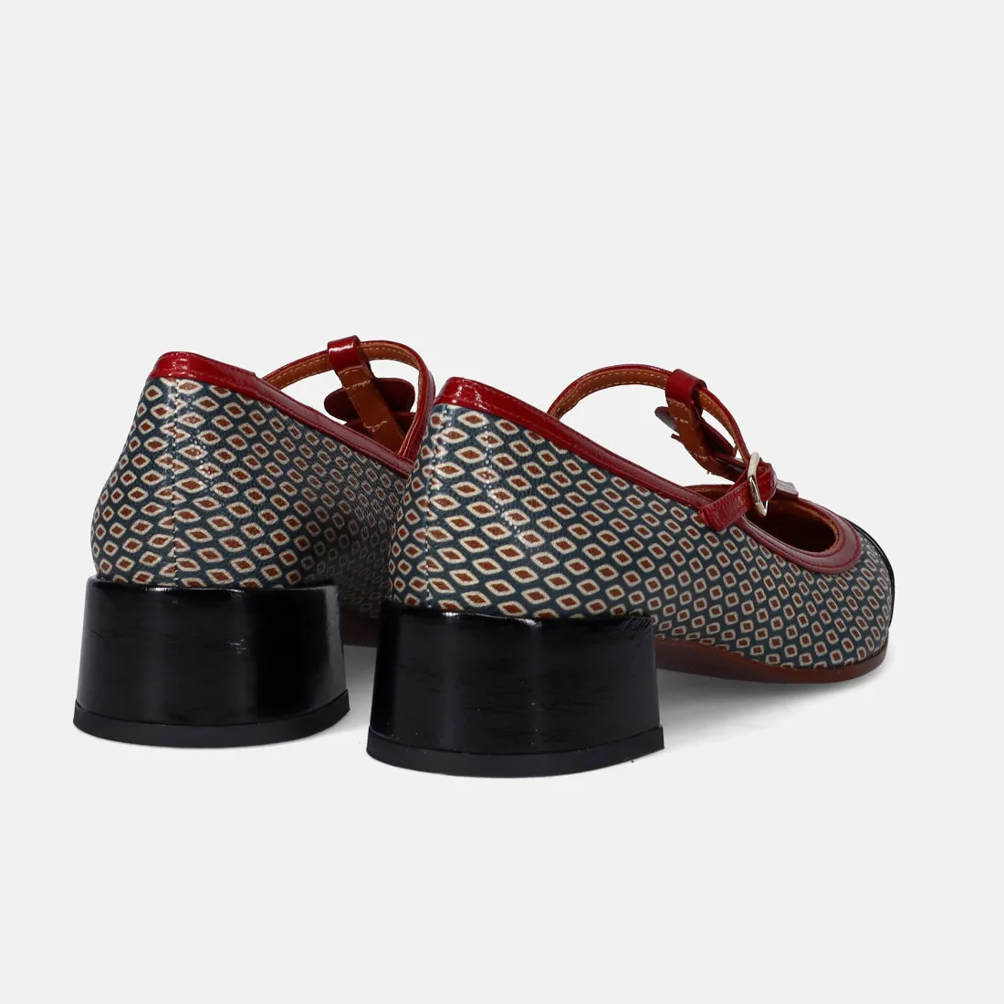 Mary Jane Chie Mihara Hetuse nera e bordeaux con tacco basso