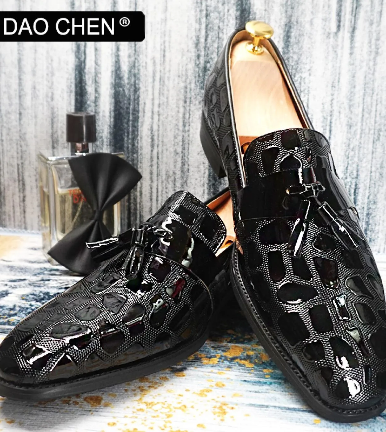 Mocassini da uomo di marca di lusso Scarpe da uomo marroni nere vestono scarpe Casaual Slip On Scarpe da uomo in pelle verniciat