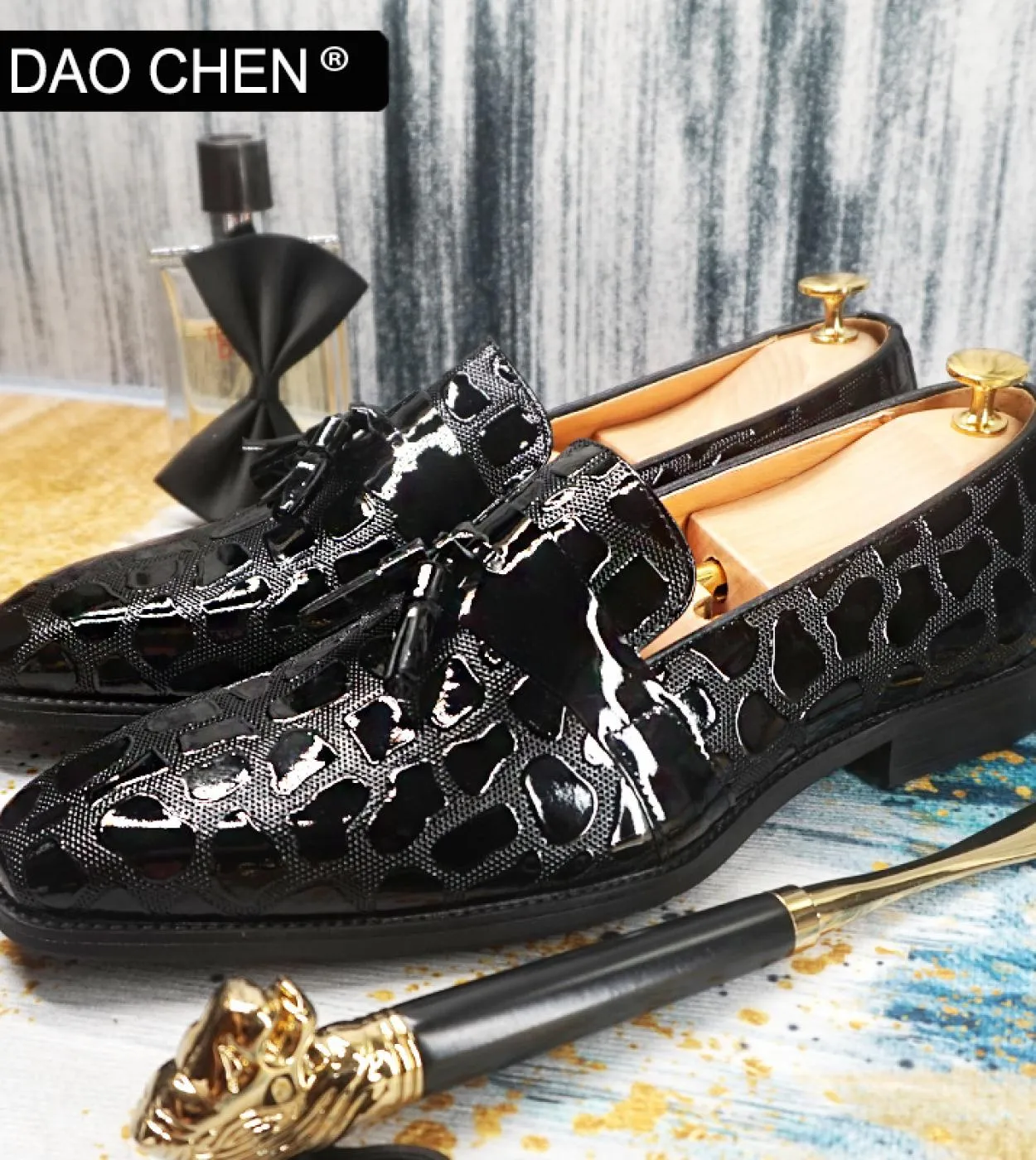 Mocassini da uomo di marca di lusso Scarpe da uomo marroni nere vestono scarpe Casaual Slip On Scarpe da uomo in pelle verniciat