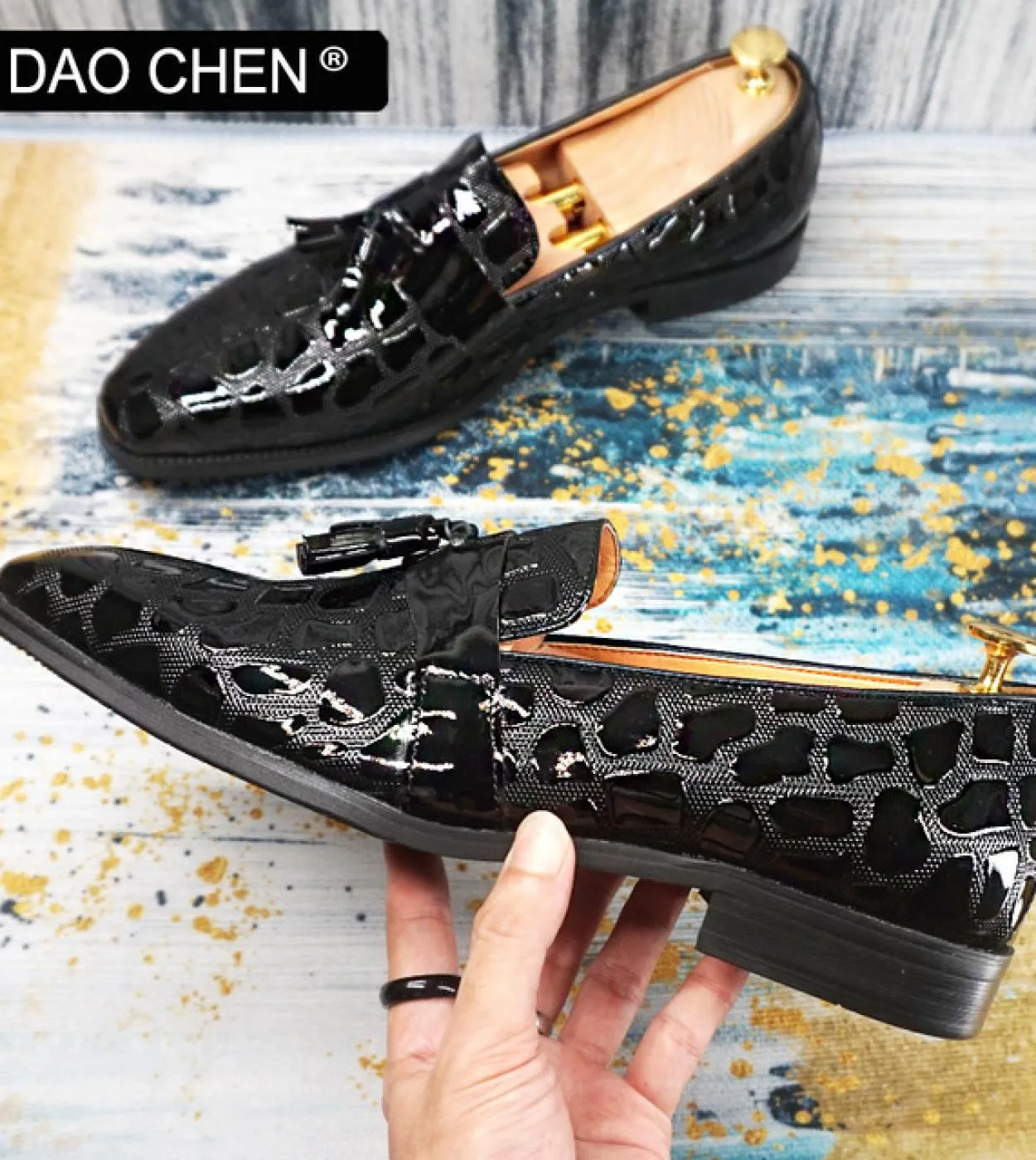 Mocassini da uomo di marca di lusso Scarpe da uomo marroni nere vestono scarpe Casaual Slip On Scarpe da uomo in pelle verniciat