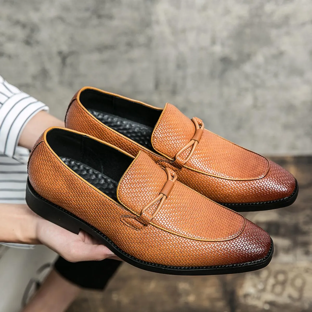 Mocassini da uomo nuovi Scarpe con motivo in rilievo in PU senza polsini con lacci Tinta unita Comode scarpe formali da uomo cla
