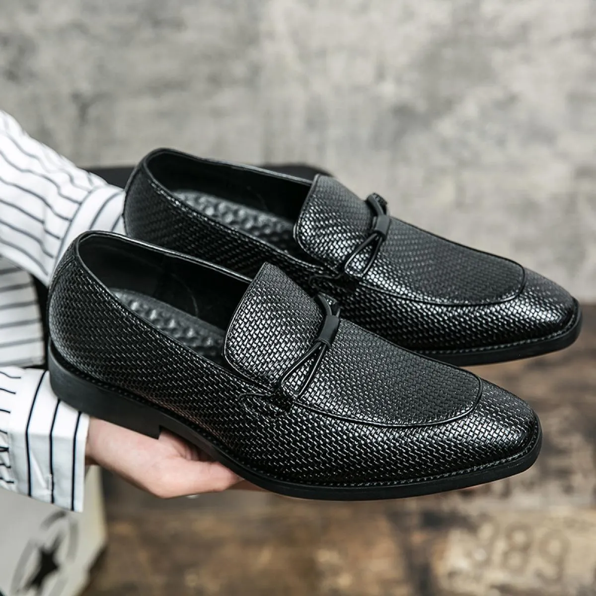 Mocassini da uomo nuovi Scarpe con motivo in rilievo in PU senza polsini con lacci Tinta unita Comode scarpe formali da uomo cla