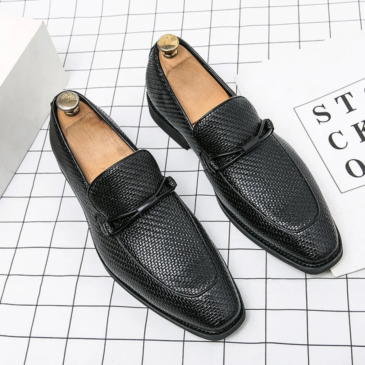 Mocassini da uomo nuovi Scarpe con motivo in rilievo in PU senza polsini con lacci Tinta unita Comode scarpe formali da uomo cla