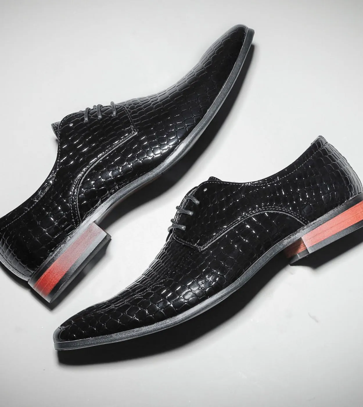 Mocassini da uomo Scarpe in schiuma da uomo Scarpa da uomo in pelle Oxford Tendenza alla moda Elegante Casual Bianco Nero Uomo E