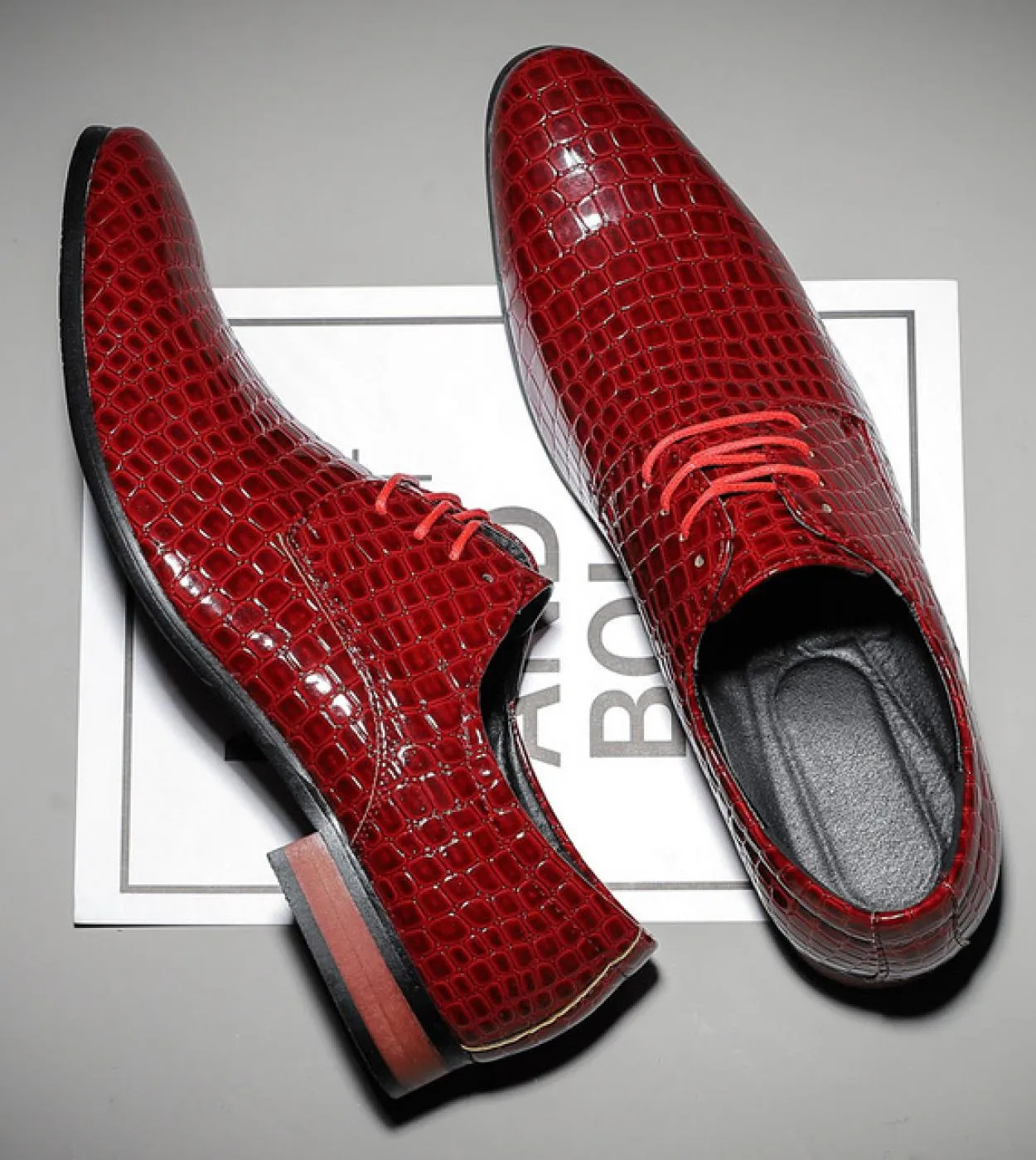 Mocassini da uomo Scarpe in schiuma da uomo Scarpa da uomo in pelle Oxford Tendenza alla moda Elegante Casual Bianco Nero Uomo E