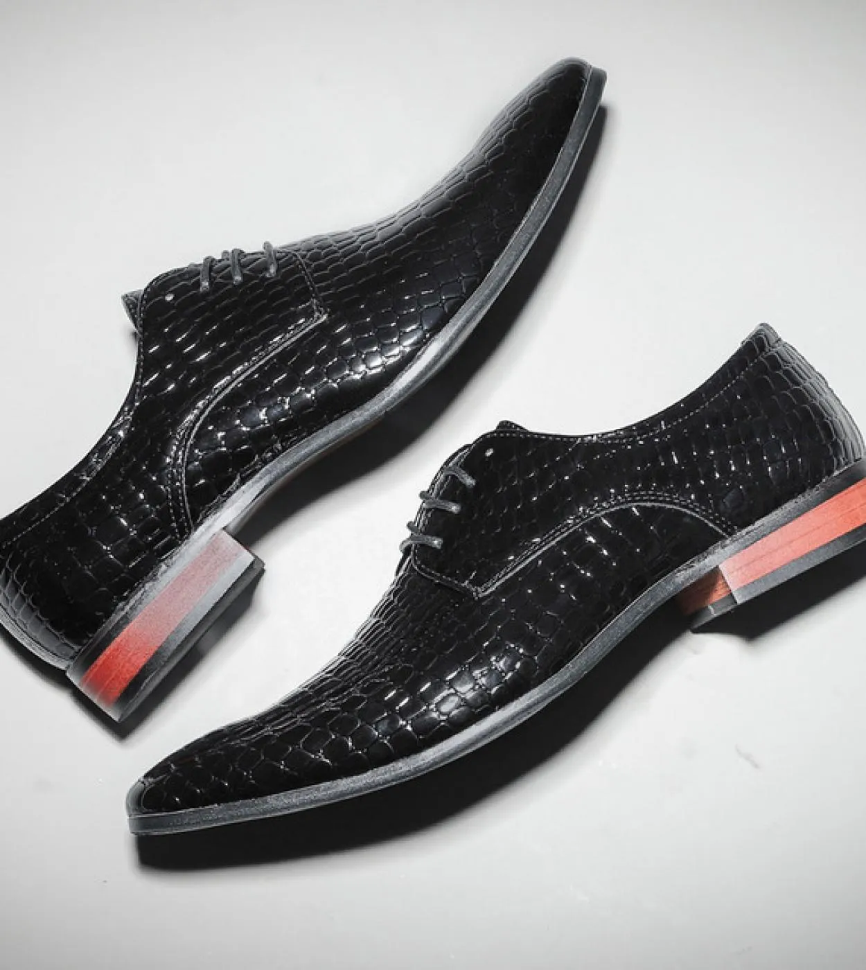 Mocassini da uomo Scarpe in schiuma da uomo Scarpa da uomo in pelle Oxford Tendenza alla moda Elegante Casual Bianco Nero Uomo E