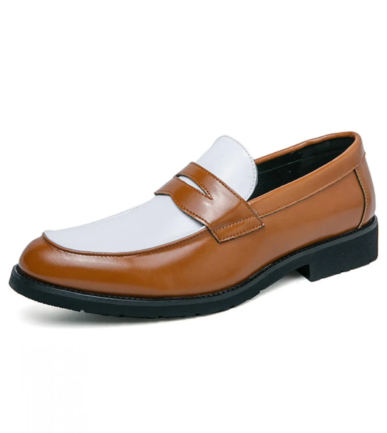 Moda di marca di lusso Scarpe eleganti con punta a punta Slip On Mocassini da uomo Scarpe in pelle verniciata per uomo Festa for