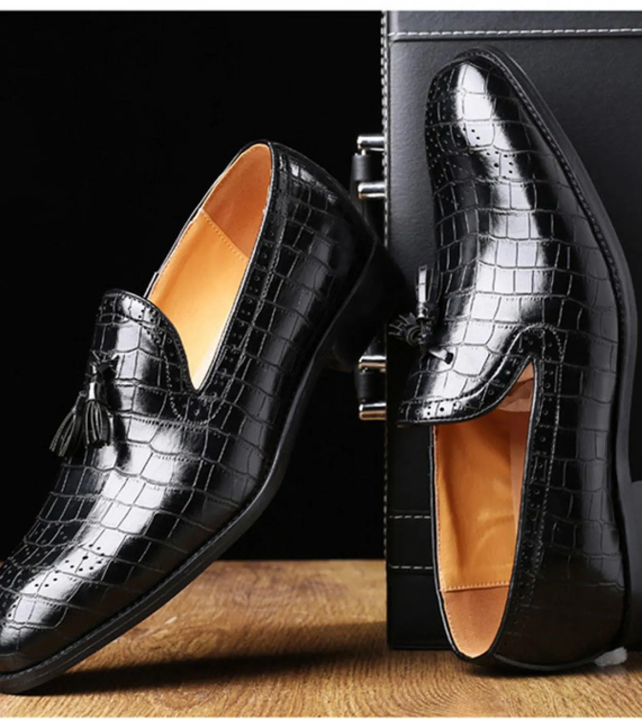Novità in Grenn Mocassini con motivo a coccodrillo per uomo Scarpe da uomo con frange per feste di nozze per uomo con spedizione