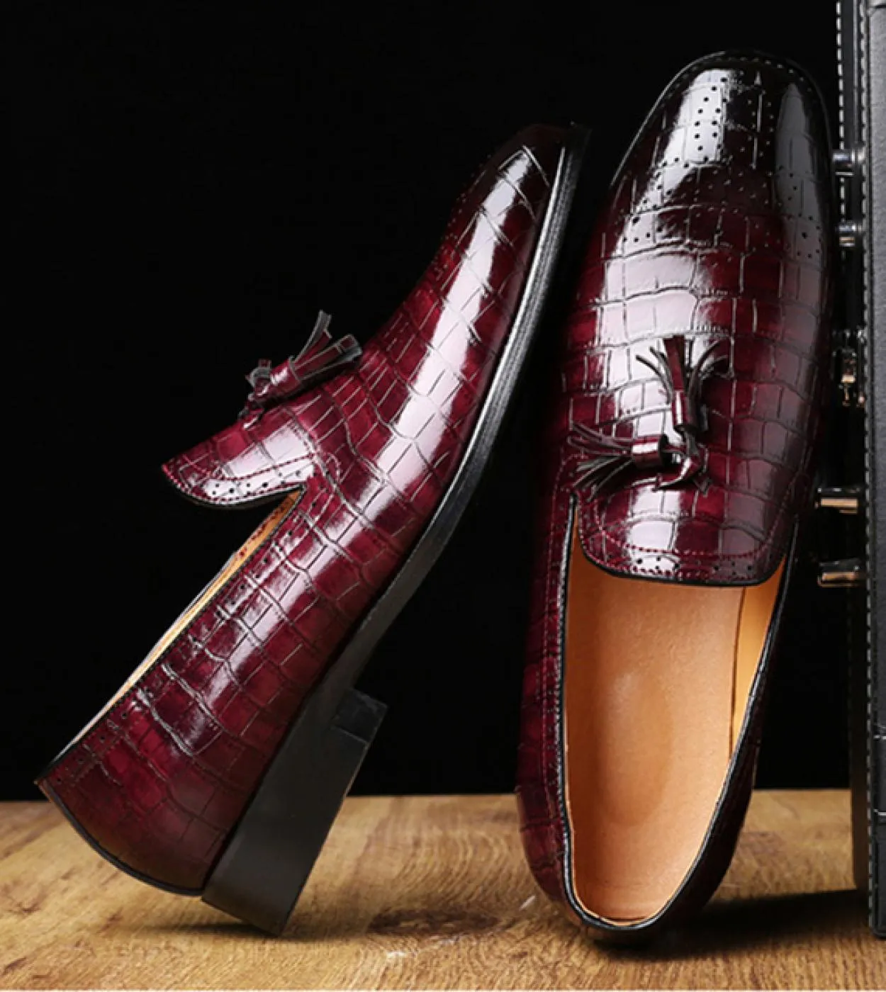 Novità in Grenn Mocassini con motivo a coccodrillo per uomo Scarpe da uomo con frange per feste di nozze per uomo con spedizione