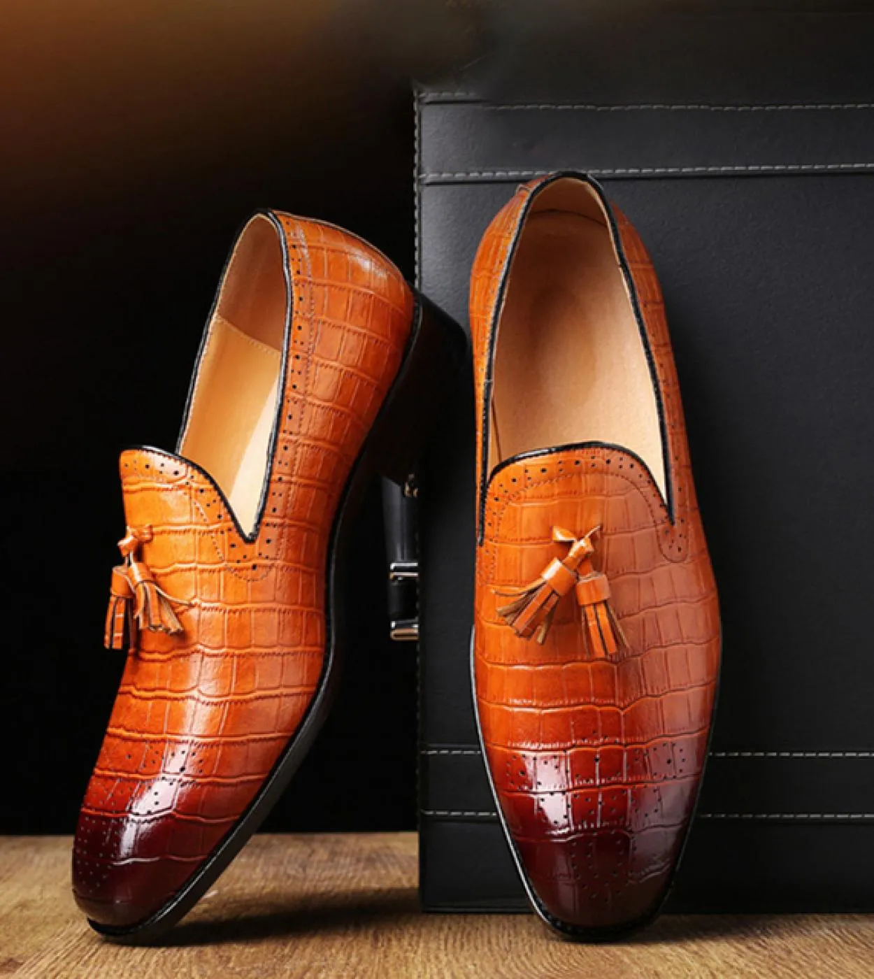 Novità in Grenn Mocassini con motivo a coccodrillo per uomo Scarpe da uomo con frange per feste di nozze per uomo con spedizione