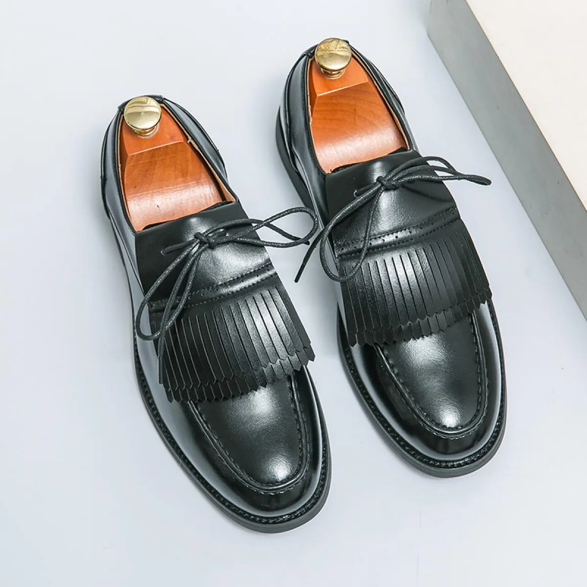 Nuovi mocassini con suola rossa per uomo Nappe marroni nere Slip On Punta tonda Fatti a mano Moda Scarpe da uomo da sposa Taglia