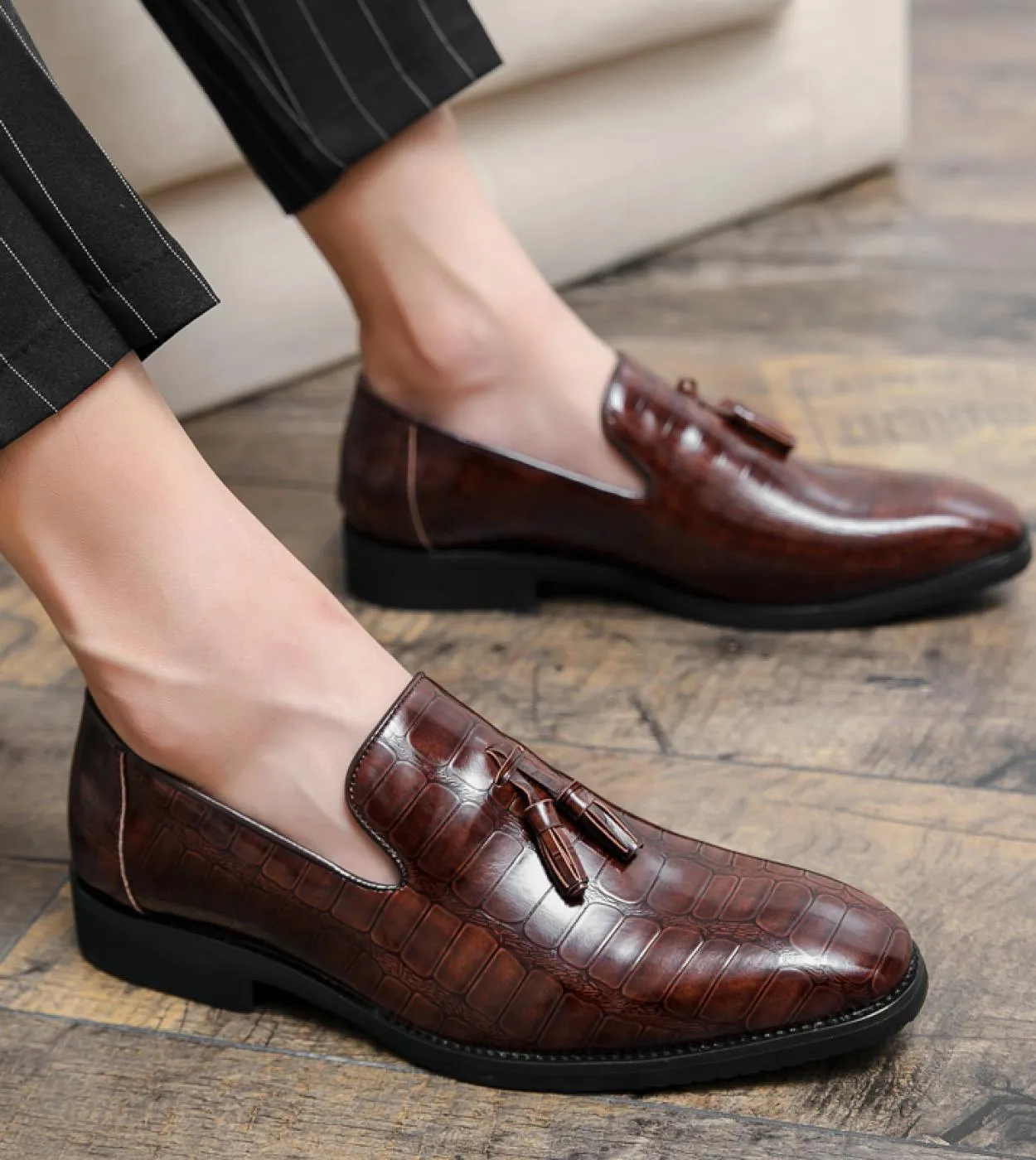 Nuovi mocassini da uomo in pelle verniciata scarpe eleganti da cerimonia da uomo moda casual scarpe da uomo scarpe da club per f