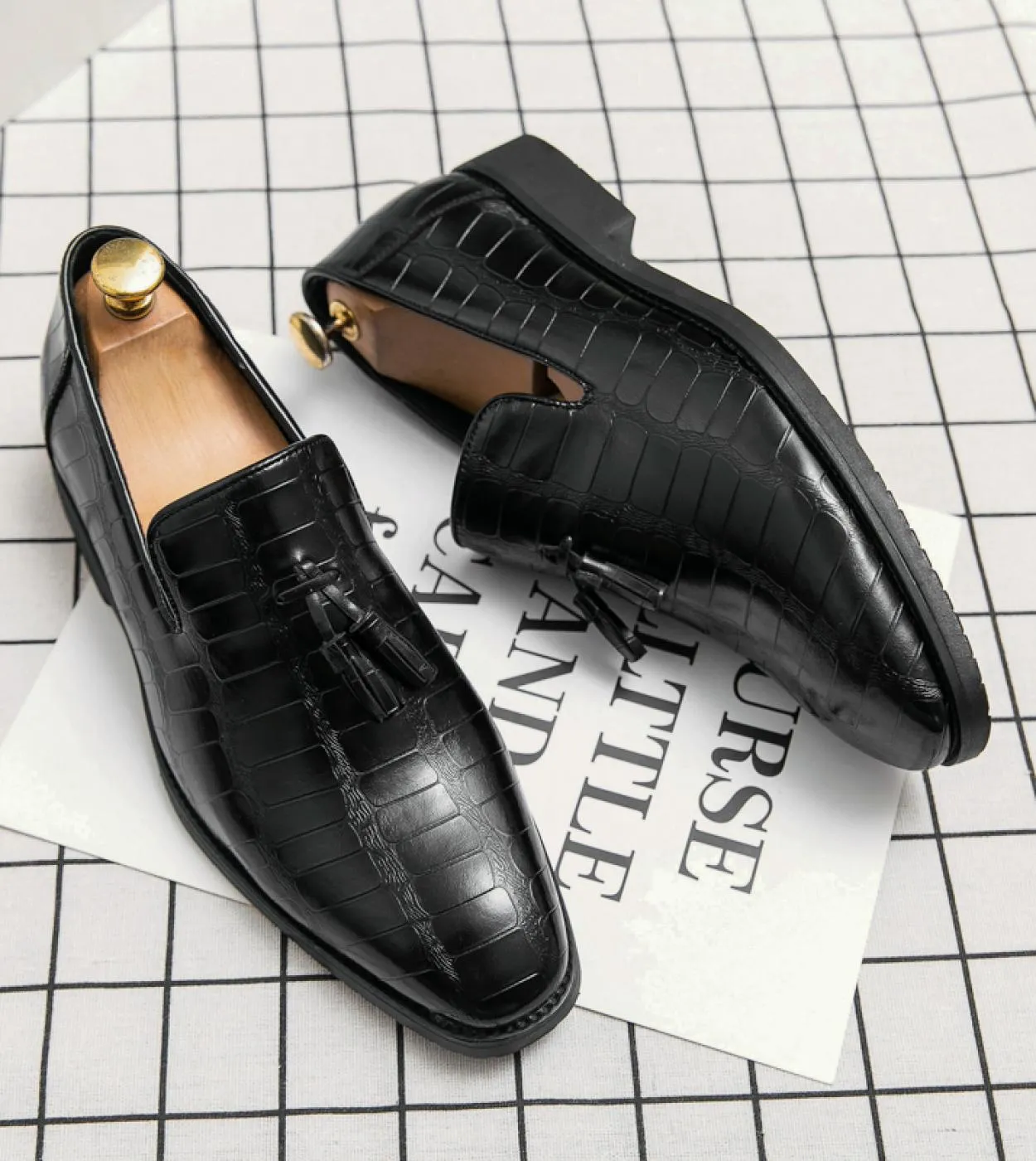 Nuovi mocassini da uomo in pelle verniciata scarpe eleganti da cerimonia da uomo moda casual scarpe da uomo scarpe da club per f
